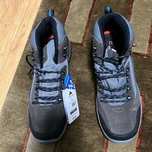 Band new weatherproof hiking boots. Smoke &pet free home.
